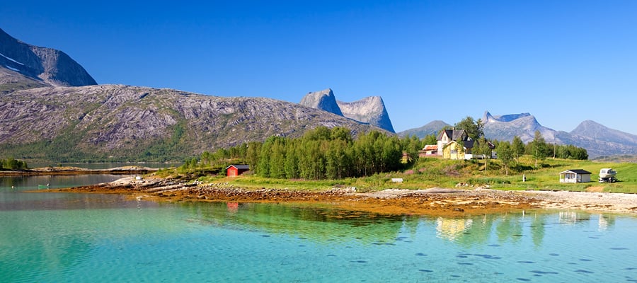 Descubre increíbles vistas mientras recorres Harstad.